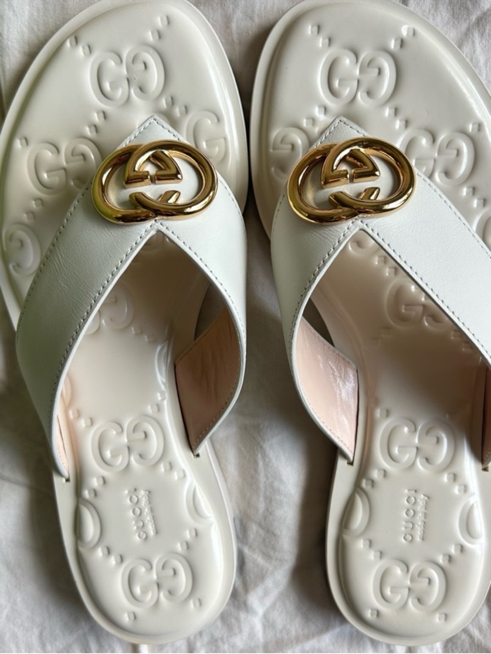 Gucci
Nadeline Interlocking Gs Thong Sandals GG Embossed Leather with Box - Picture 2 of 10